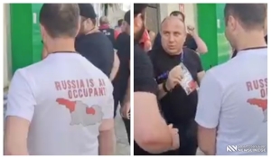 VIDEO: სკანდალი ბათუმში - მოქალაქე, რომელსაც მაისურზე "რუსეთი ოკუპანტია" ეწერა სტადიონზე არ შეუშვეს